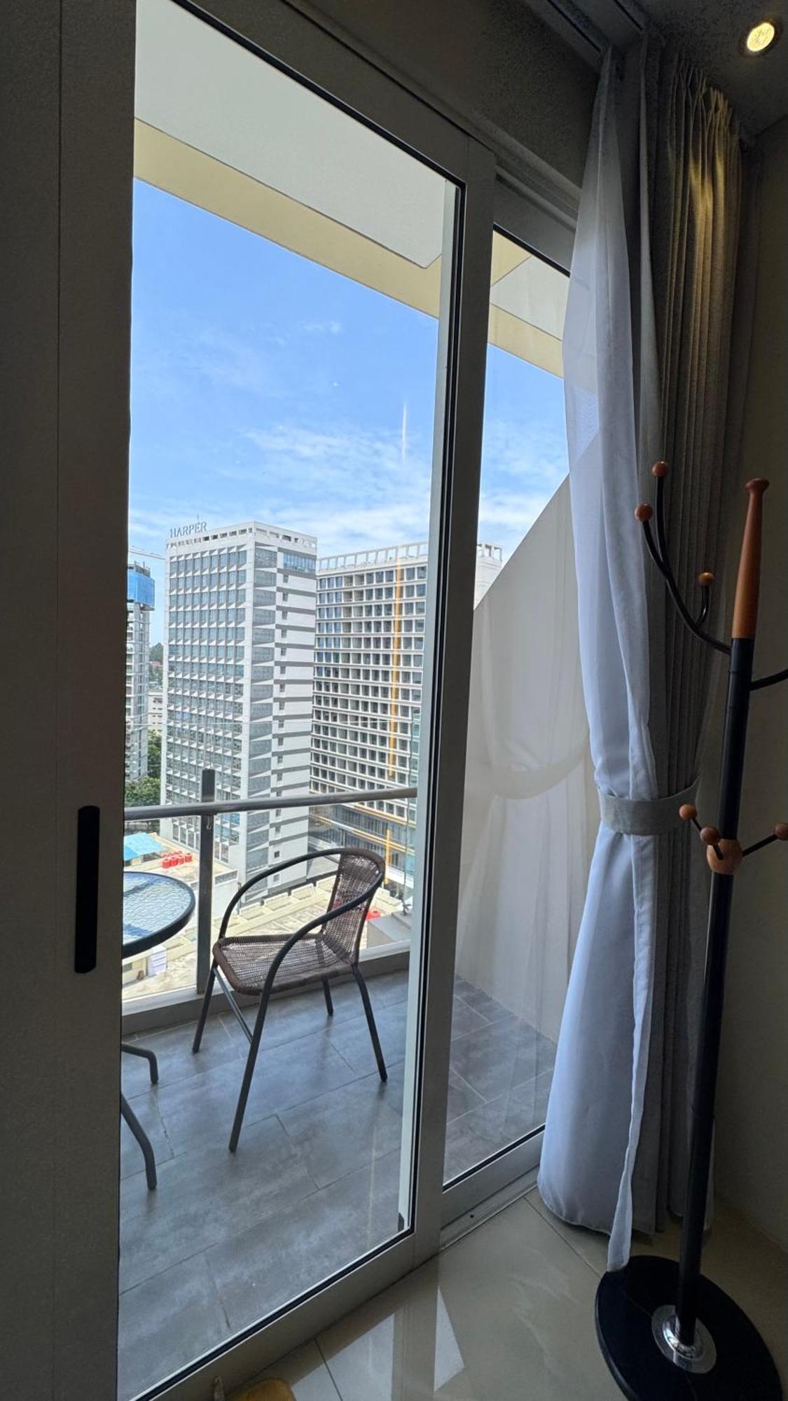 Nagoya Thamrin Apartment High Floor With View Eksteriør billede