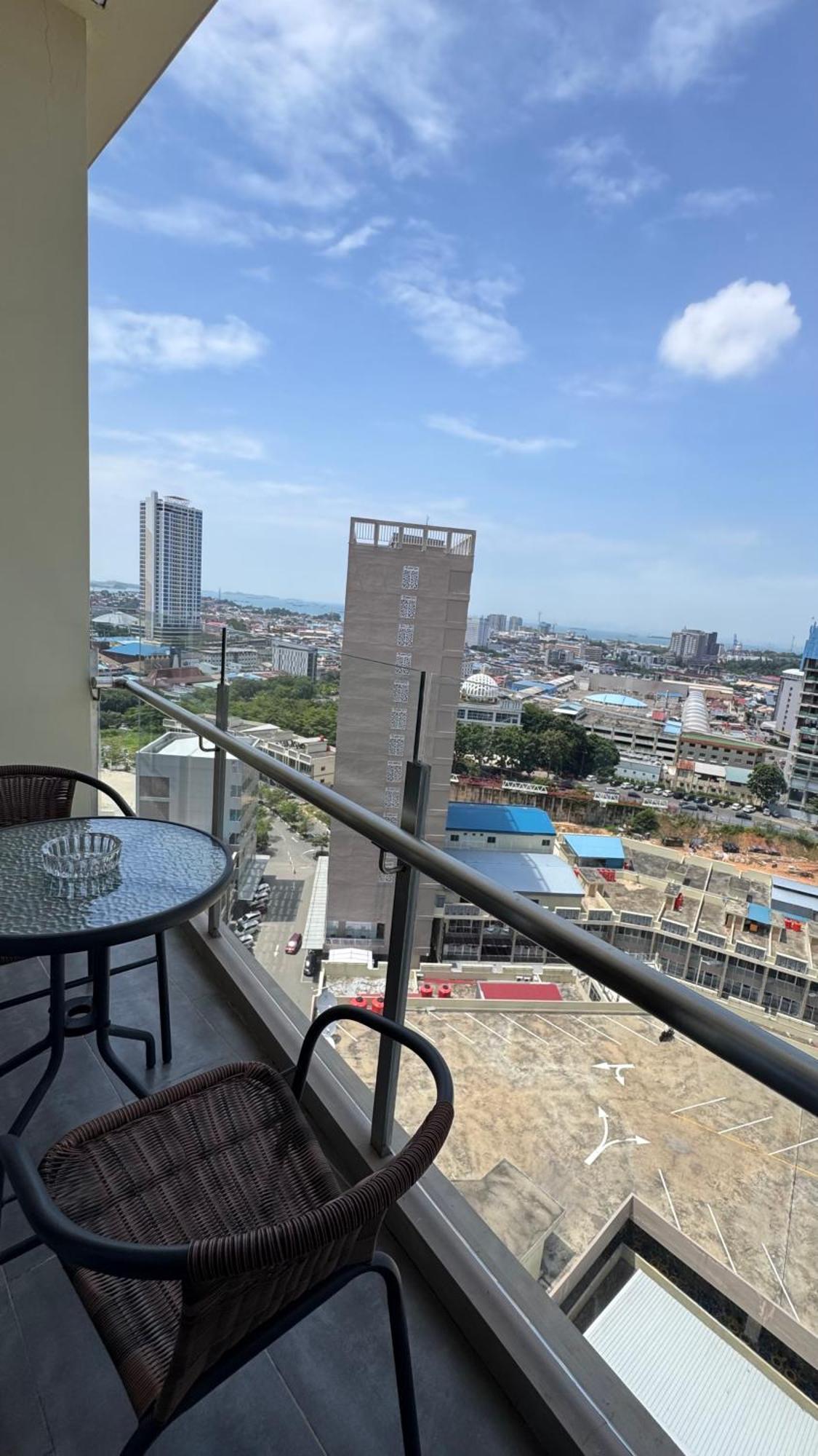 Nagoya Thamrin Apartment High Floor With View Eksteriør billede